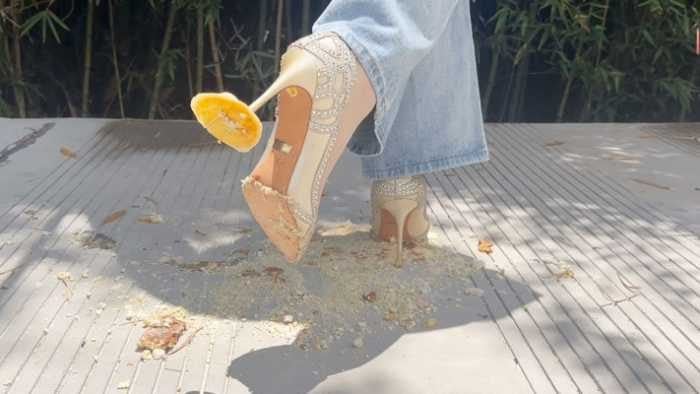Damei | 15cm silver stilettos with snacks gift pack