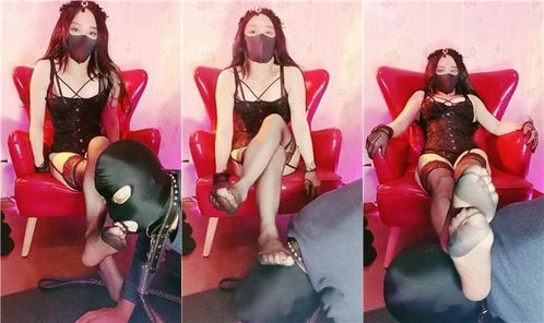 冰炫女王S | 性感黑丝物化脚垫奴