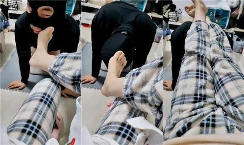 小さな羊 |足舐めを懇願するためにひざまずく家事奴隷