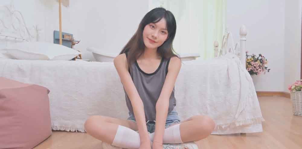 SSA Silk Club | Video Susu white calf socks 12min with video
