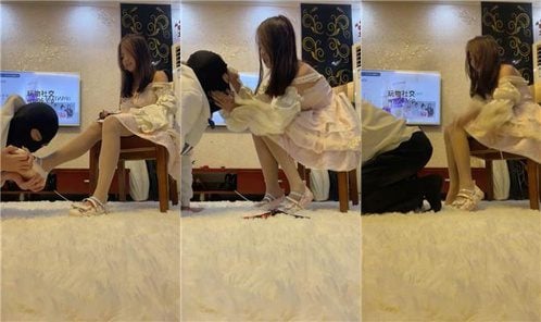 咏慈 | 公主裙可爱女S 鞭打踩虐哥哥