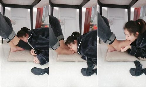 兔兔m | 桌底视角 臭脚丫狂舔