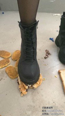 雅泫 | 楼道里制作口水夹心狗粮