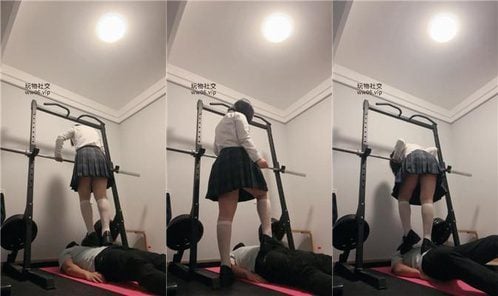可馨大大 | 把狗当做健身器材踩 下
