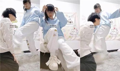 广西木木 | 可爱妹妹 小白鞋棉袜踩哥哥