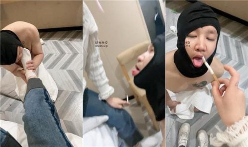 白ウサギ｜白い靴下を踏む白い靴、足で顔を覆う