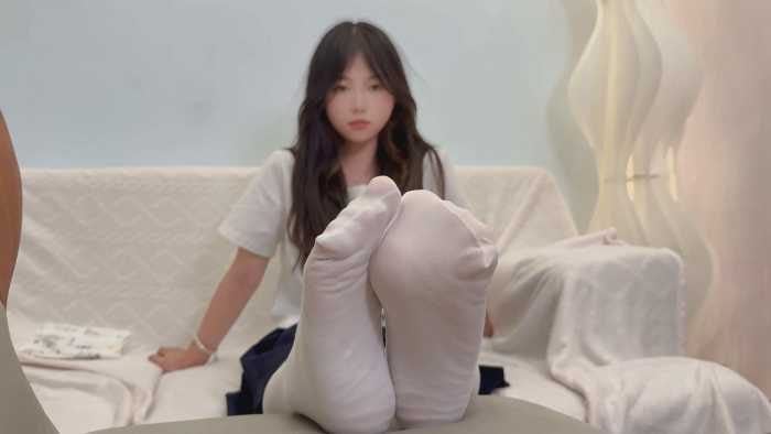 Fairy-like appearance, small edge, foot fetish, white silk, licking feet, humiliation, foot control, white socks, smelling feet