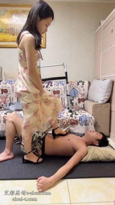 An An black high heels jump and step on the bitch