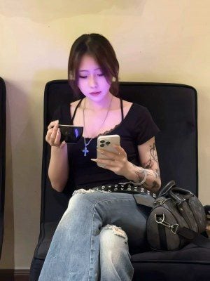 江门06年学生主Yuki把贱狗拉到商场女厕所超刺激羞辱调教 YC 250725
