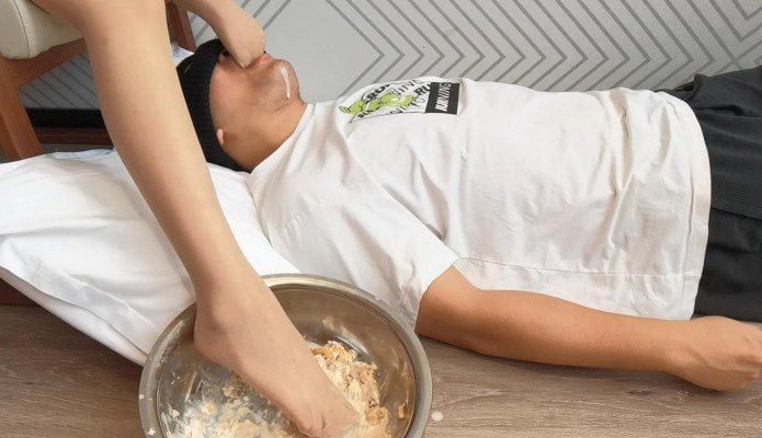 女子高生のディープスロート給餌 YC 250726 2