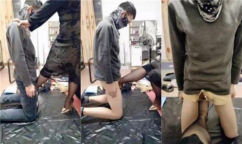 内なる悪魔 | 孤独な若い女性の足奴隷 JS250210-7