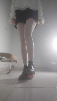 ToKNai | 早期开发影像之985女生公共场合踩食物合集 YC 250805 4