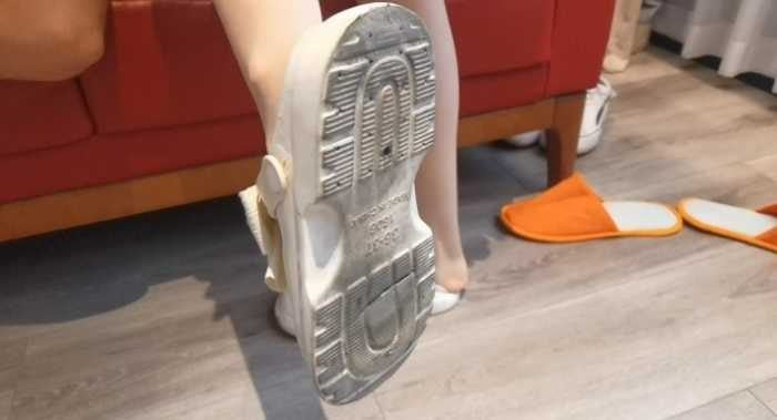 女高脏鞋踩 肉丝踩 女大前期辅助 YC 250810