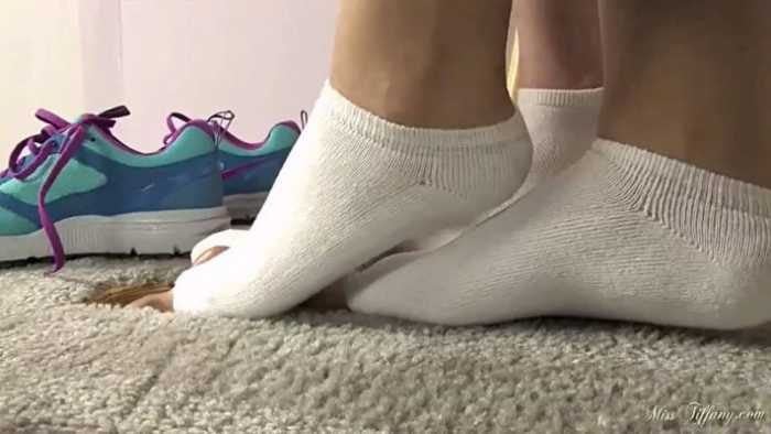 洞中有个舌头 两姐妹很好奇 结果踩上去还很舒服 JS250902 7