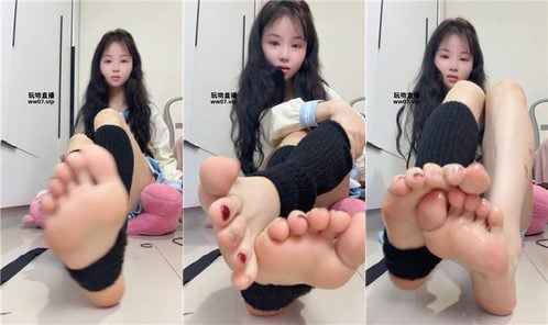 钱给小奈花 | 背着女朋友当脚奴 250313-18
