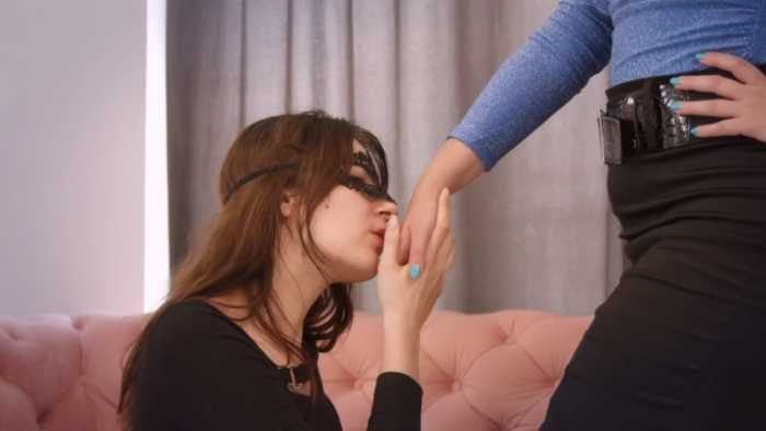 美女甘愿舔舐女主人的美脚 JS250912 1