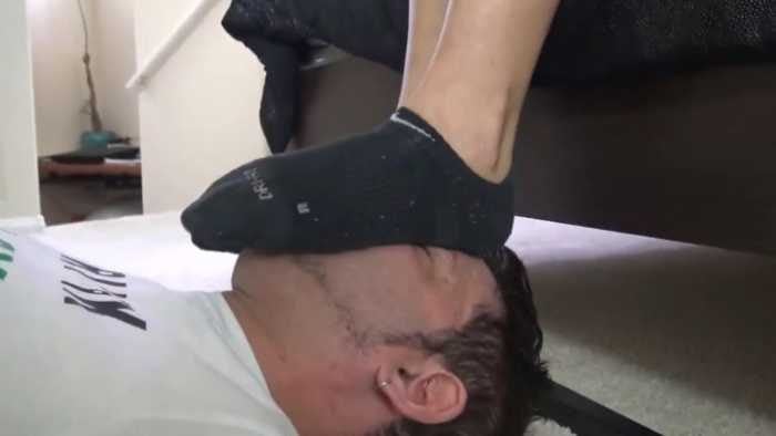 美女原味棉袜踩脸搓脚汗脚深喉 恋足调教脚奴 JS250830 5