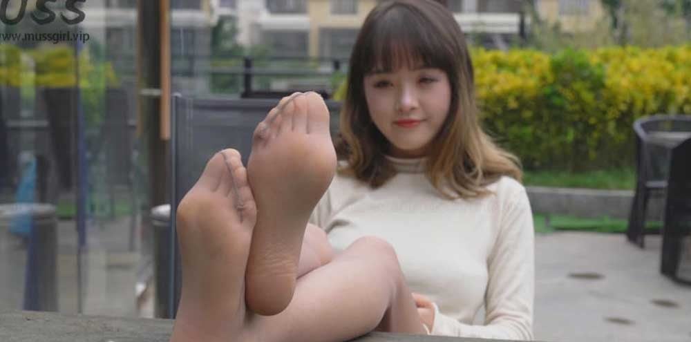 MussGirl慕丝女郎 | 视频 NO 051 周燕灰丝户外 7min 带视频
