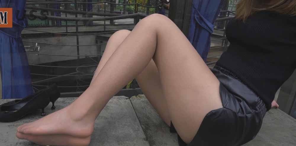 MussGirl | Video NO. 053 Xiaoyan in leather pants and gray stockings (5 minutes) with video