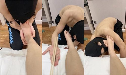 小凤梨 | 纹身小妹白袜玉足舔 JS250316-9
