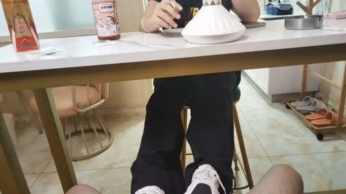 运动鞋白袜桌下无意识 ACYC 5074