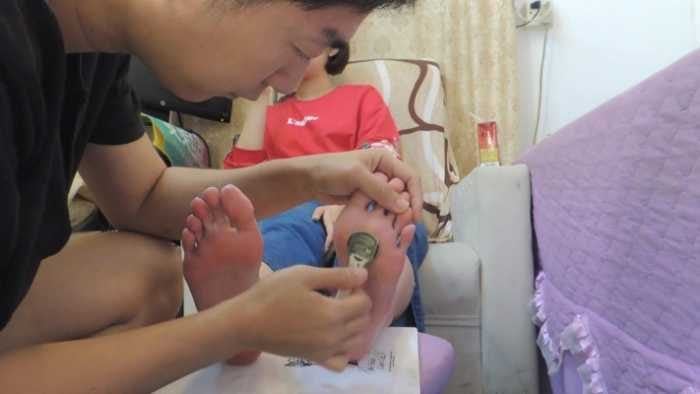 短发美女玉足汗脚享受恋足癖大叔修脚贴心服务 美足诱惑pov第一视角 JS251123 9