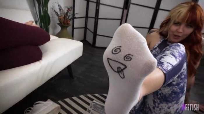 纹身美女催眠好闺蜜当脚奴舔白袜裸足美脚 JS251103 2