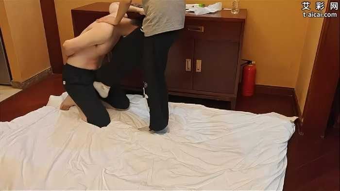 啦啦啦 | 素人小灵S的暴力虐裆跳踩 ACYC 5154
