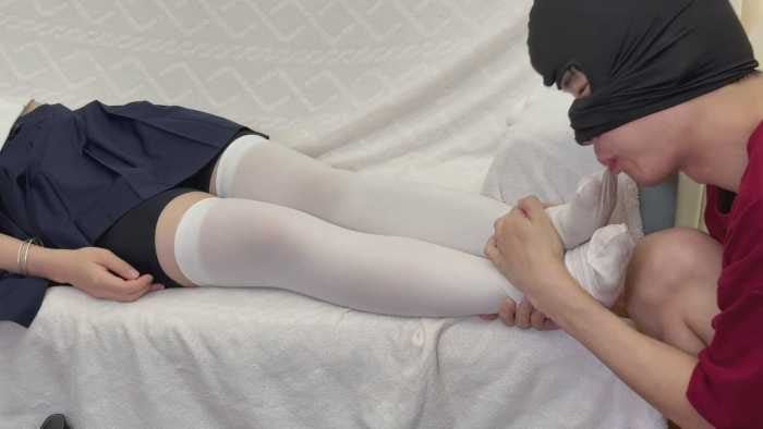 精品 小缘白丝舔脚恋足的挣扎