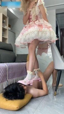 素人字母 可爱洛丽塔女主LO鞋踢裆全体重踩踏调教 JS260101 7
