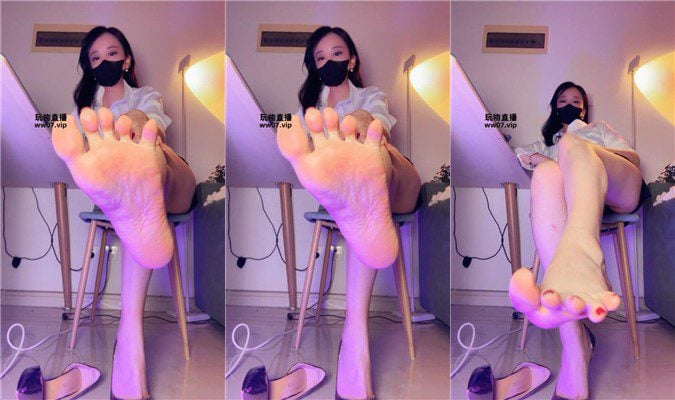 小妮 裸足丁裤足臀炸    250510-26
