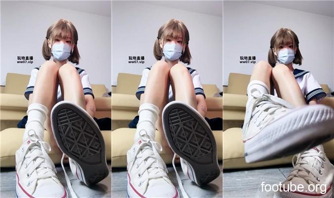 奶味小仙女 520给奶皇舔脚    250520-18