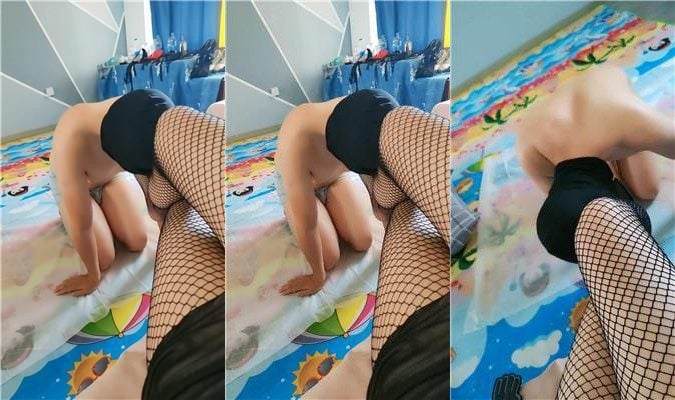 女王陛下 双S-网袜黑丝踩踏地毯奴 双视角版 JS250524-12