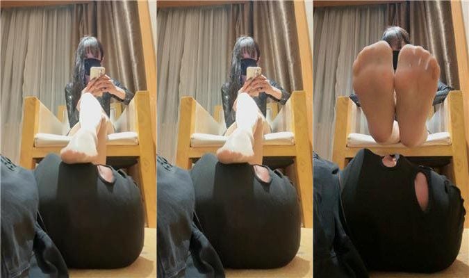 Meina Gege's fleshy stockings crushed and stepped on the dog's face JS250525-7