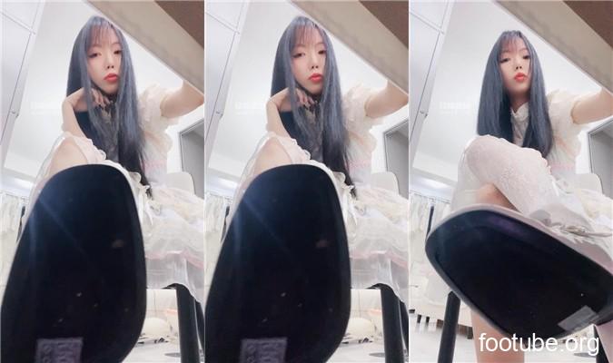 女神mio 桌底视角俯视小矮人    250525-16