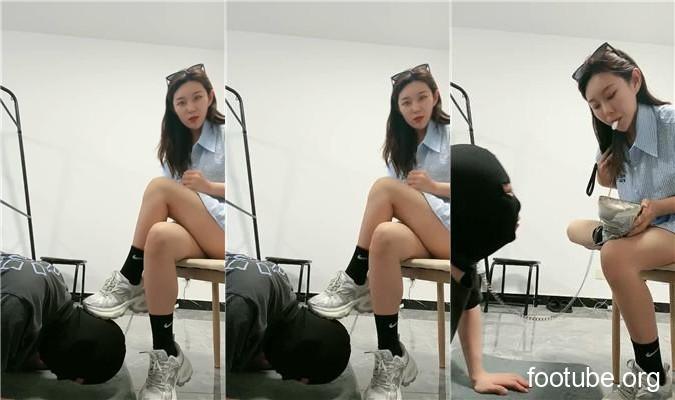 乔妹儿 抽耳光-舔脏鞋黑棉袜 JS250601-2
