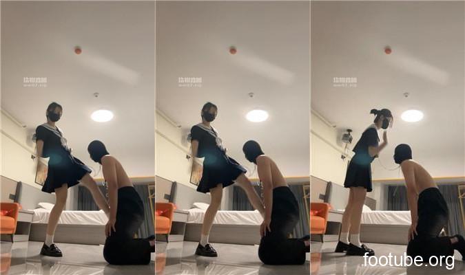 敢敢 JK小主皮鞋白袜踩-狗链遛狗 JS250602-21