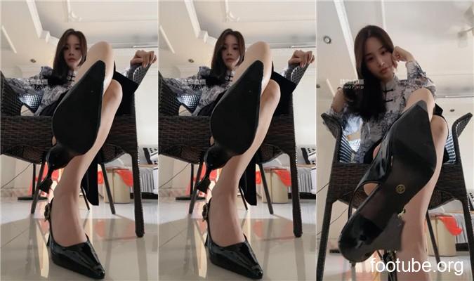 香芋朱朱 每日一鹿之被女上司诱惑犯贱    250619-30