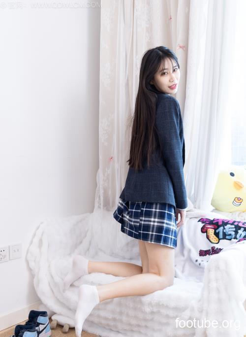 物恋传媒  No2630 菜菜-皮鞋薄灰丝裸足jk制服 164P1V-401GB