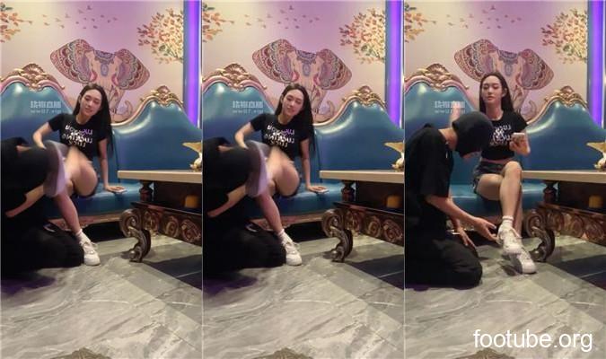 思慕 KTV-陪酒小妹脏鞋白袜辱 bf54827