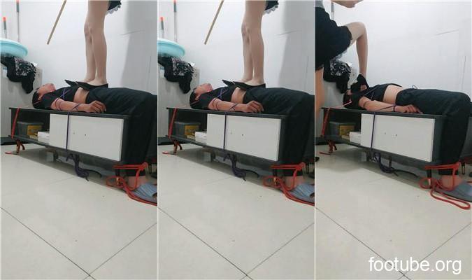 孤傲女帝 捆绑-丝袜塞嘴-高跟碾压踩 双视角版  JS250619-2