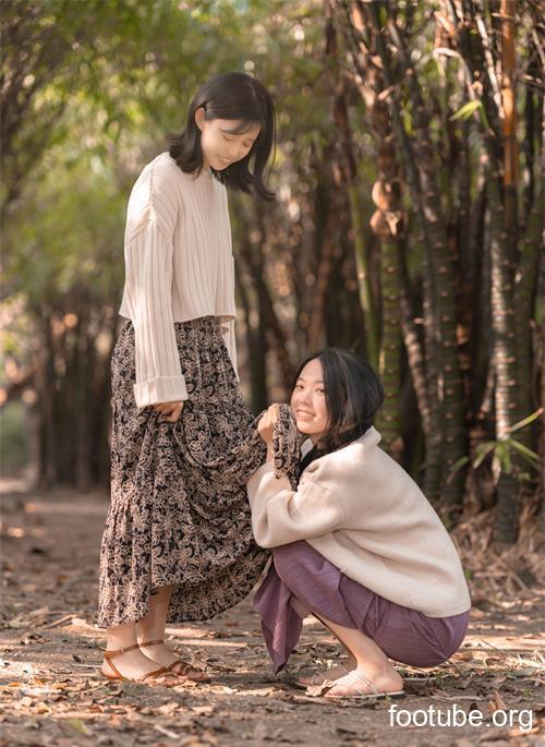 Limerence  125 Mona x Cosima 大自然与足的亲密接触带视频 141P1V-137GB