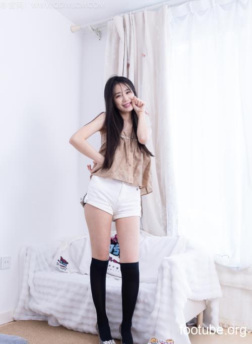 物恋传媒  No2679 菜菜-高跟鞋厚黑丝过膝袜 152P1V-33GB