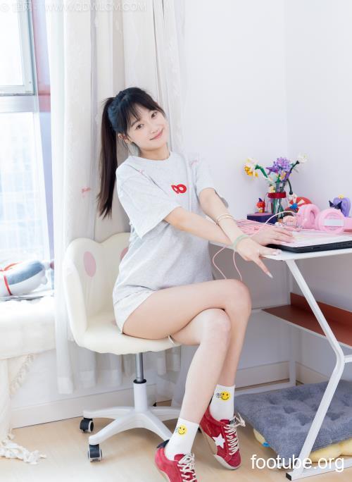 物恋传媒  No2680 山奈-帆布鞋白棉袜裸足 155P1V-323GB