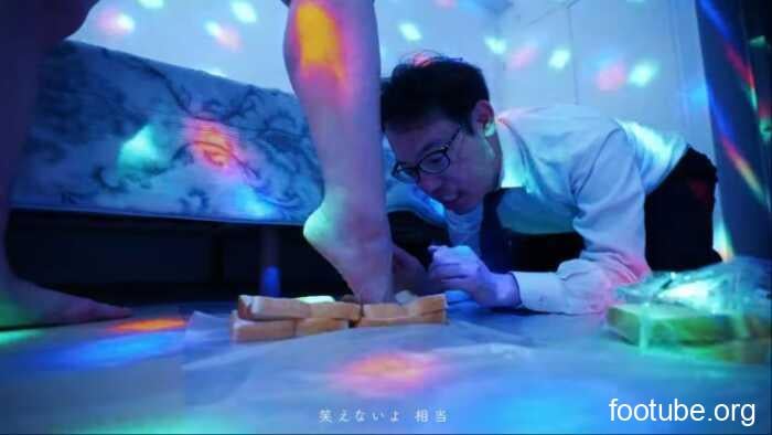 专辑的MV包含踩踏 裸足 踩食 踩裆 bf62855