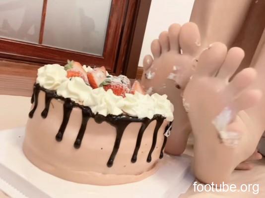 亭亭 极品玉足小姐姐裸足踩踏蛋糕 YC-260517