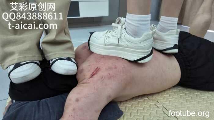 chnnsct1818 高中素人钉子鞋超长时间踩踏折磨 YC-260518-4