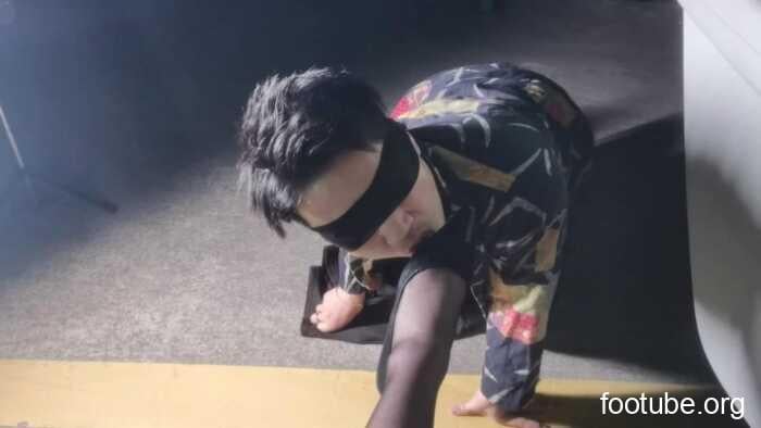 黑丝诱惑 户外舔干净素人美女的脏鞋底 YC-260524