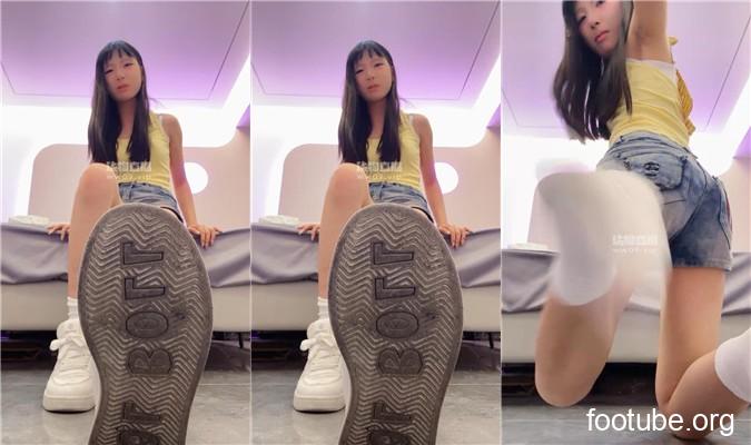 困困 小白鞋美臀盯炸    250725-9