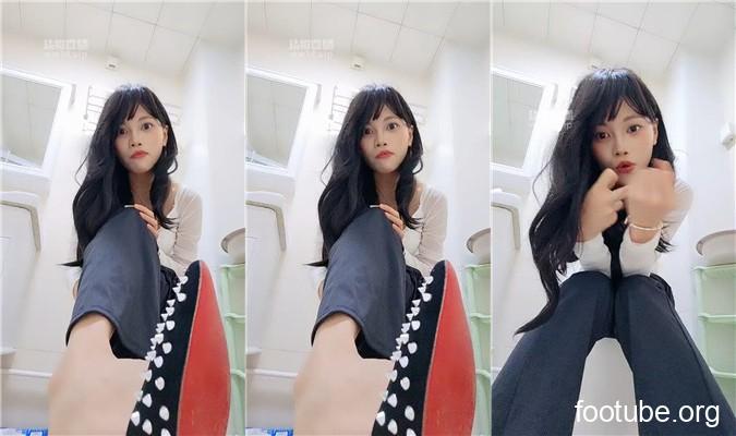 诗诗 滚进来伺候主人如厕    250902-16